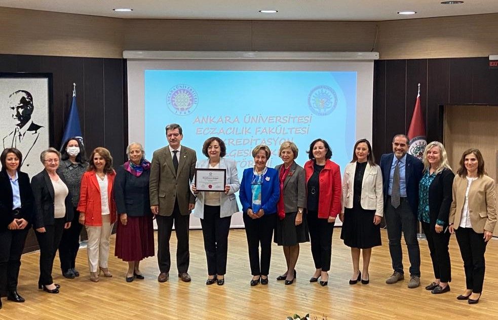 Ankara Üniversitesi Eczacılık Fakültesi Akreditasyon Belgesi Takdim Töreni