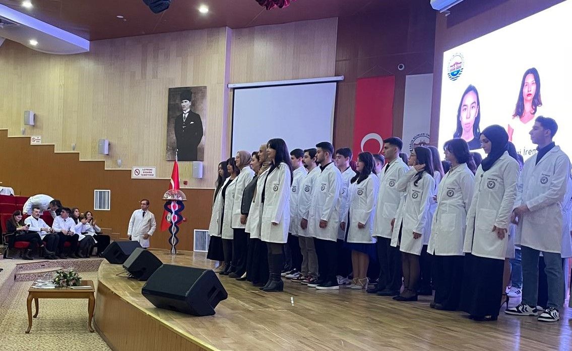 ECZAKDER Başkanı Gülhane Eczacılık Önlük Giyme Törenindeydi.