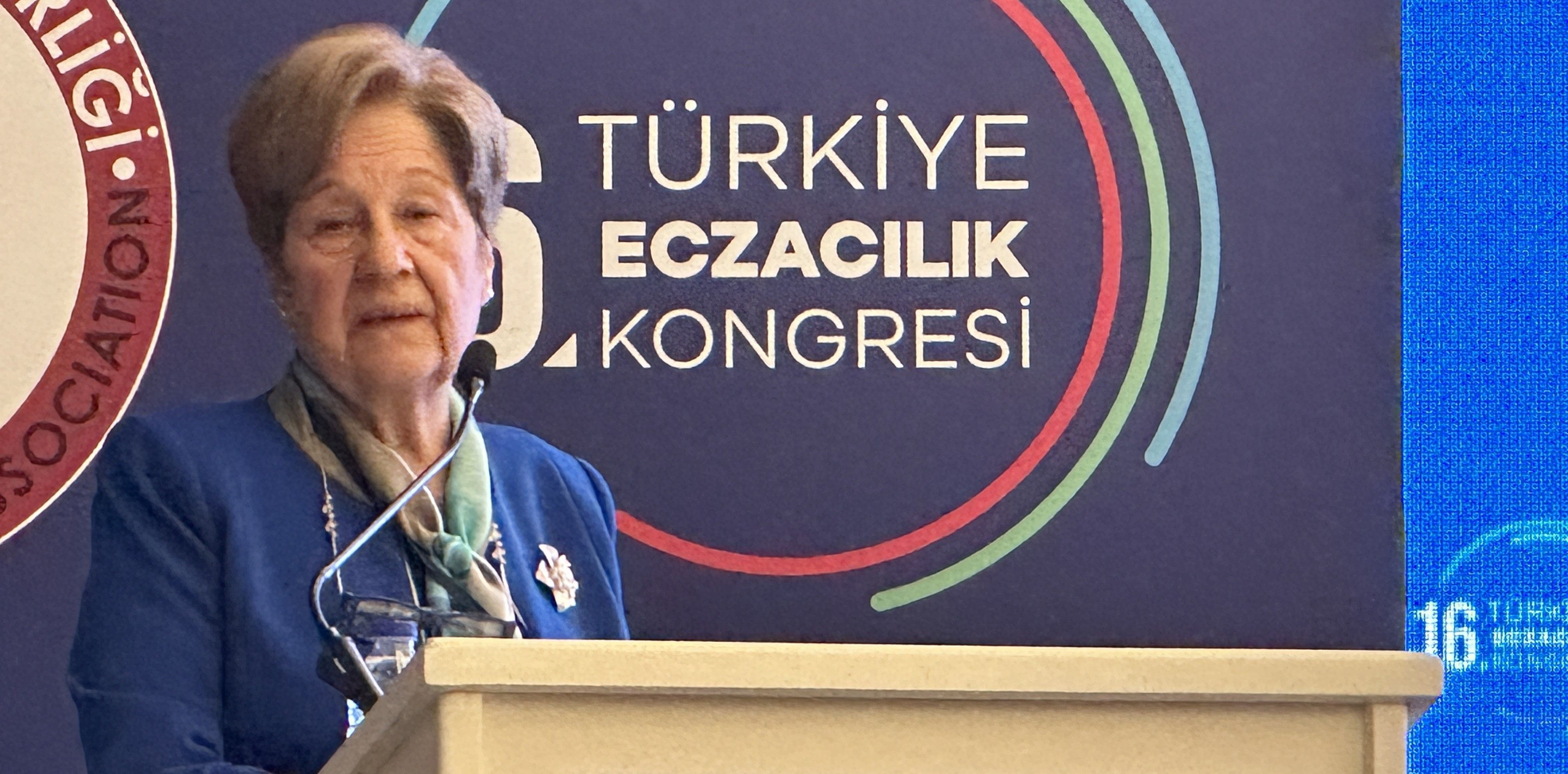 16. Türkiye Eczacılık Kongresinde Eczacılık Eğitimi ve ECZAKDER