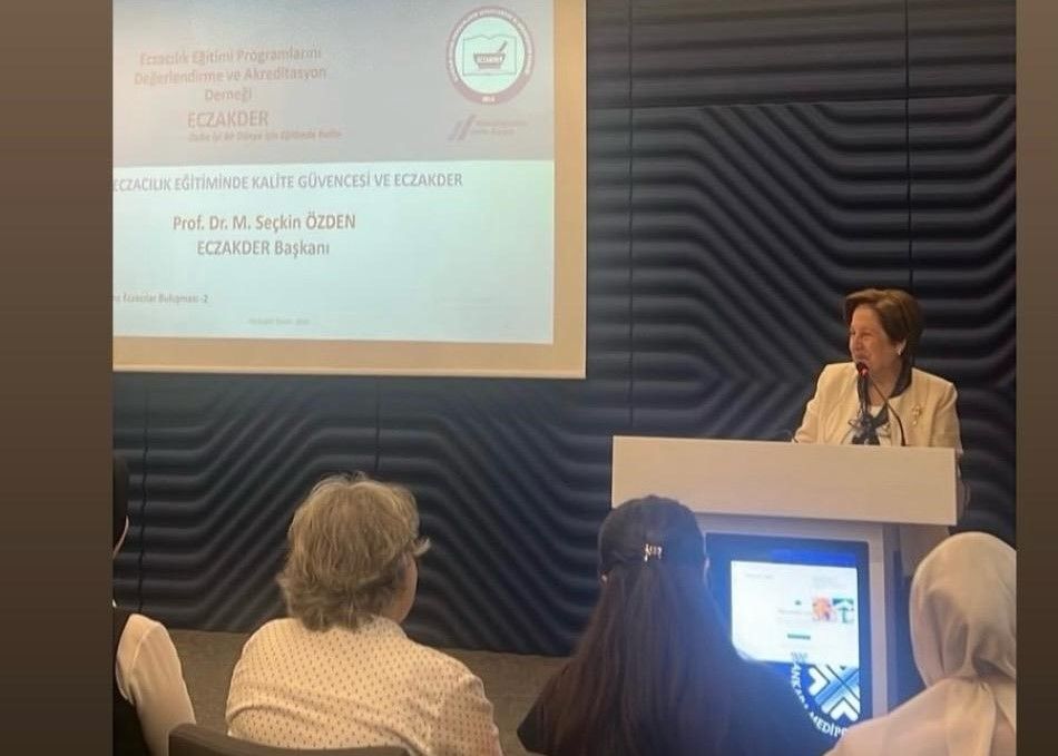 ECZAKDER Başkanı Eczacılık Eğitimi Konulu Etkinlikteydi