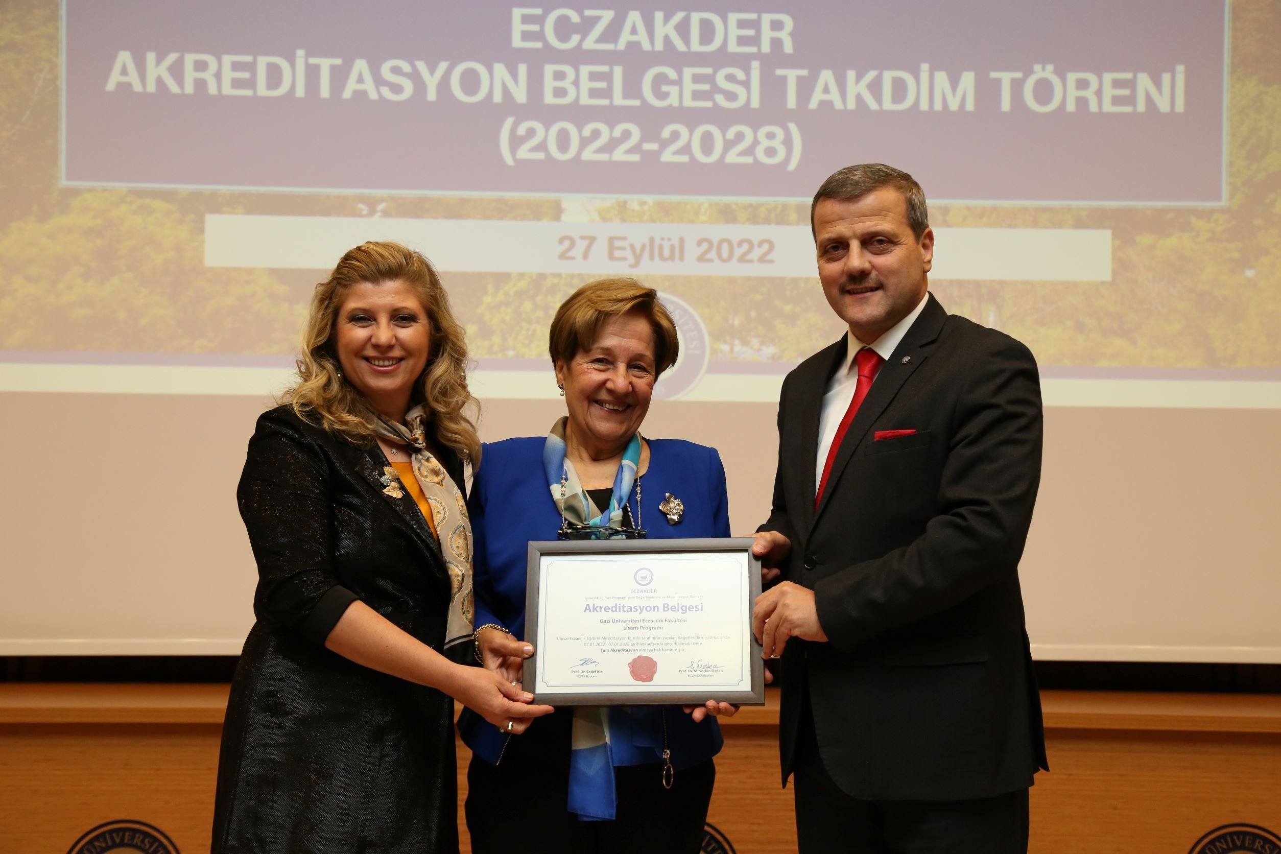 Gazi Üniversitesi Eczacılık Fakültesi Akreditasyon Belgesi Takdim Töreni